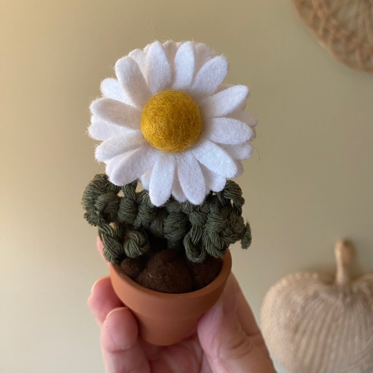 Felt and macrame Daisy ***older style***