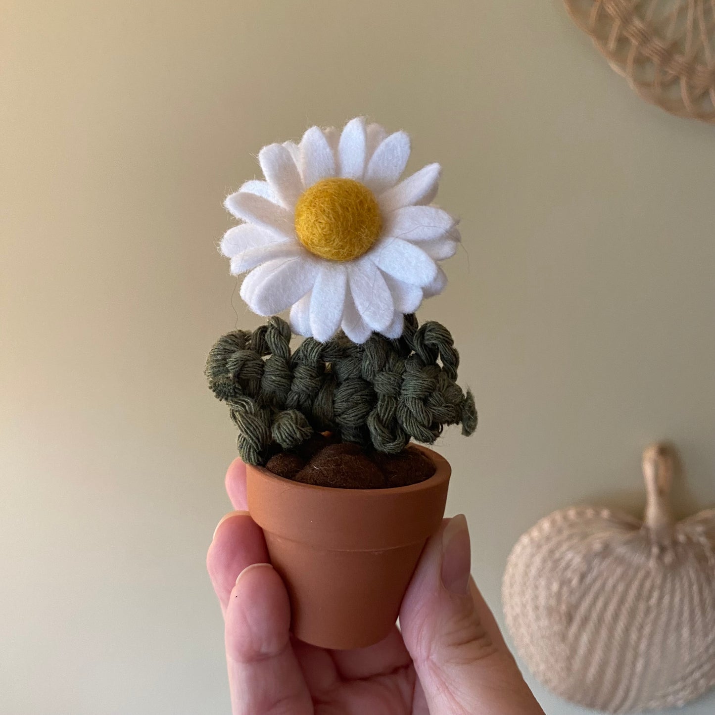Felt and macrame Daisy ***older style***