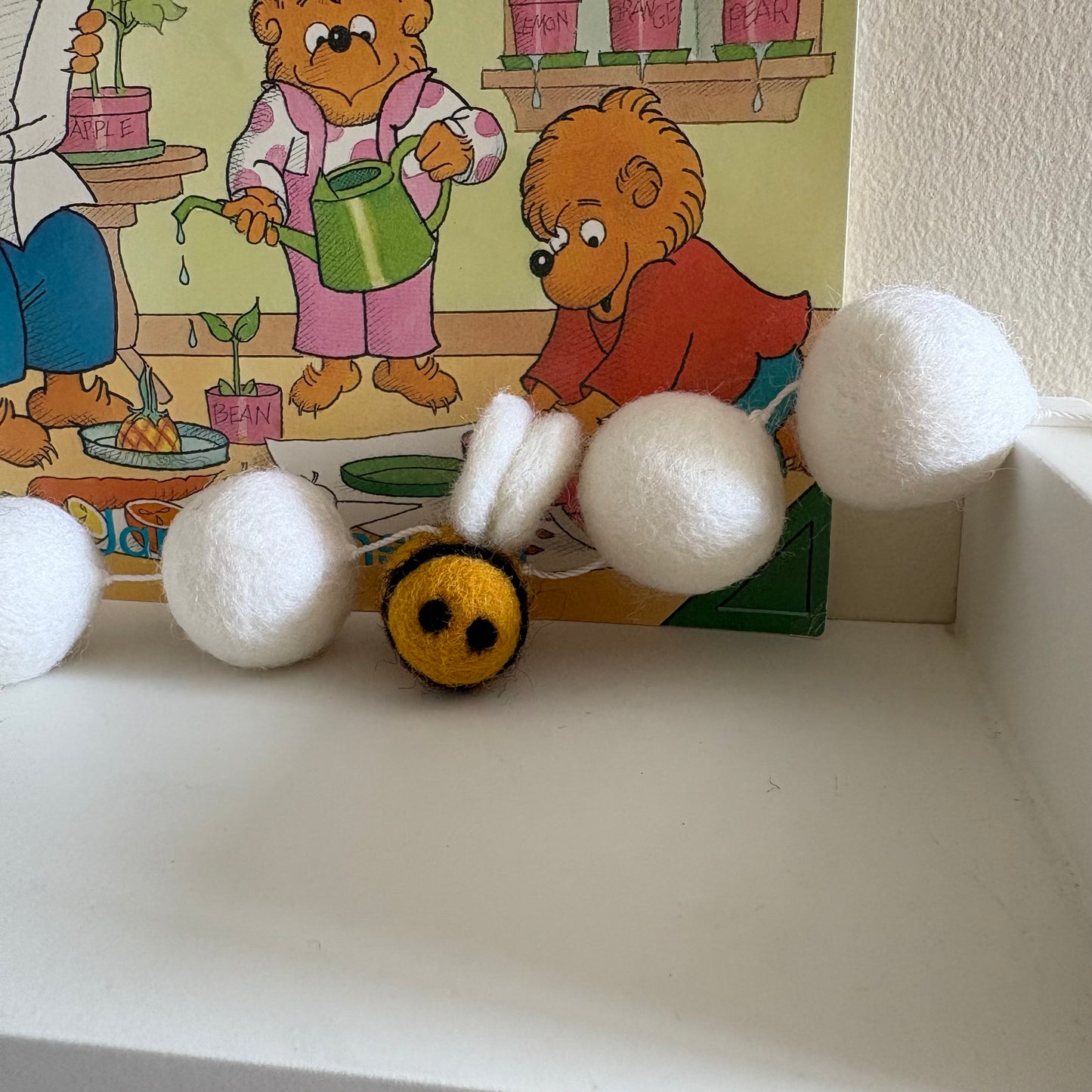 Felt Bee and Flower Garland